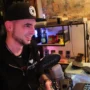 Streamer 0llie666 / Ollie666 in seinem Retro-Bunker