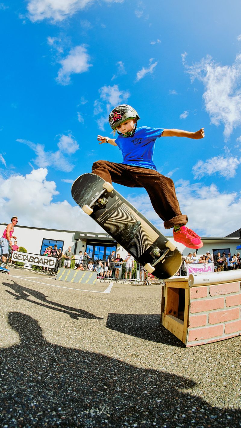 0llie666, Friends of Flow, Retro Gaming, Twitch, LAN-Party, Streamer Interview, Community, Insert Heart 3 pexels christian v ollie skateboardtrick